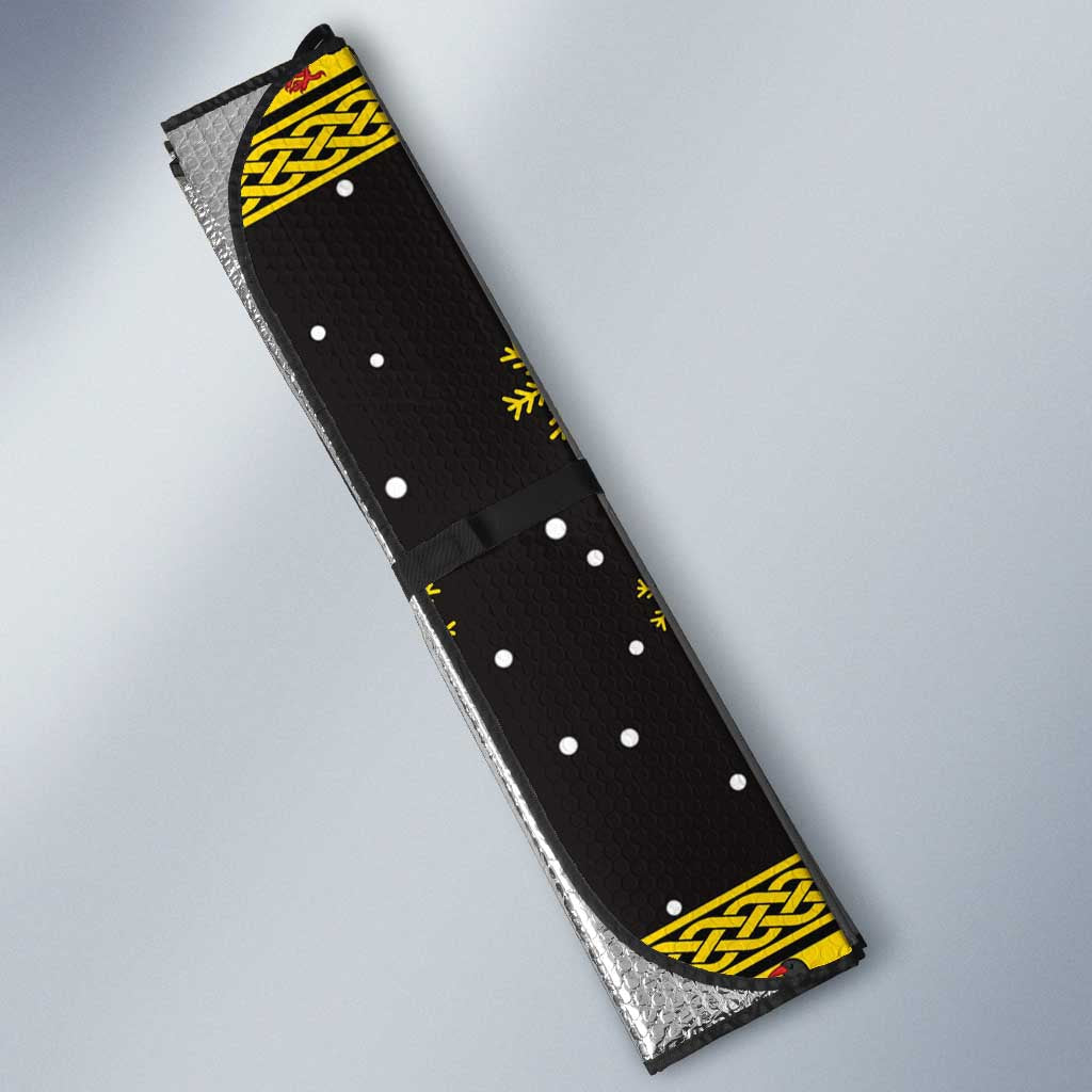 Flintshire Wales Christmas Auto Sun Shade Welsh Red-billed Chough with Daffodil - Wonder Print Shop