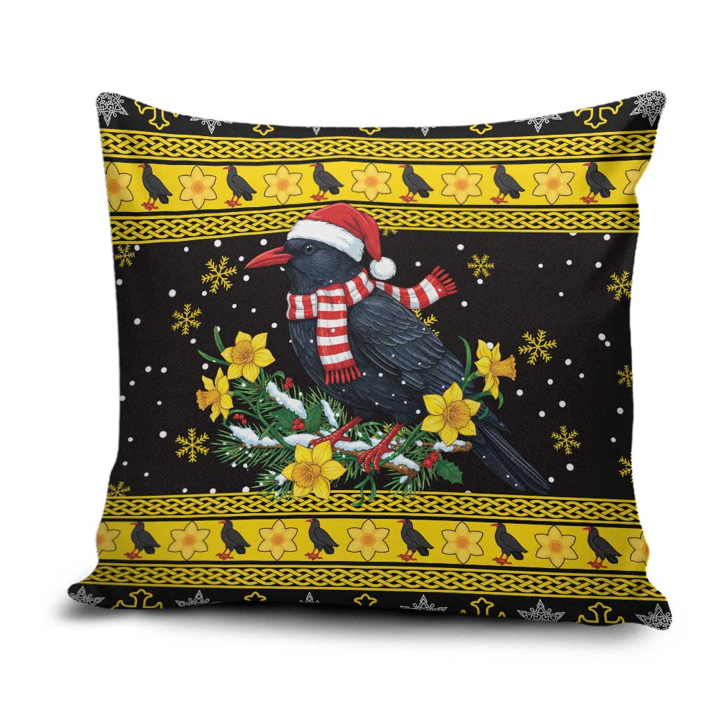 Flintshire Wales Christmas Pillow Cover Welsh Red-billed Chough with Daffodil - Wonder Print Shop