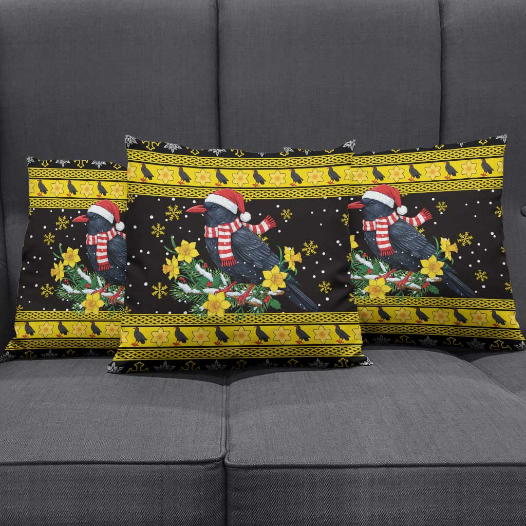 Flintshire Wales Christmas Pillow Cover Welsh Red-billed Chough with Daffodil - Wonder Print Shop
