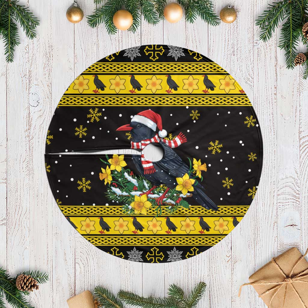 Flintshire Wales Christmas Tree Skirt Welsh Red-billed Chough with Daffodil - Wonder Print Shop