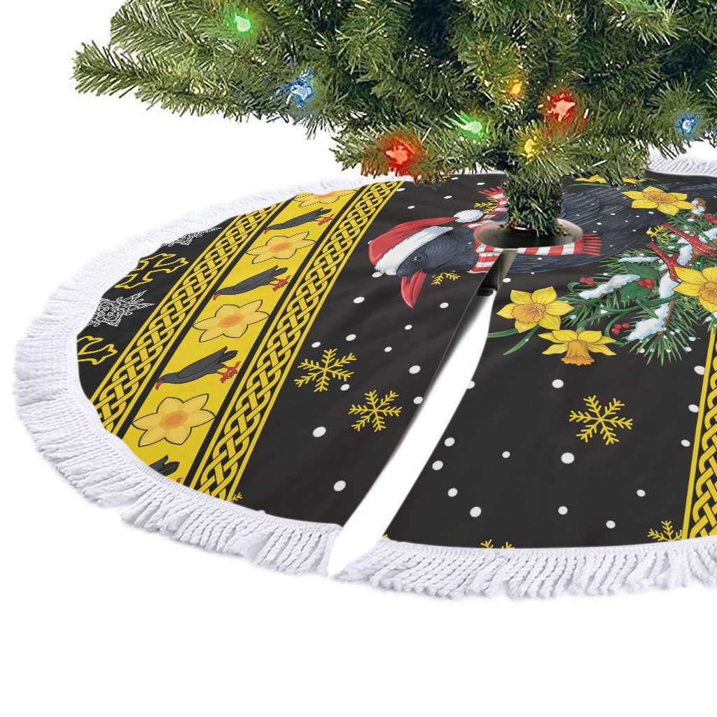 Flintshire Wales Christmas Tree Skirt Welsh Red-billed Chough with Daffodil - Wonder Print Shop