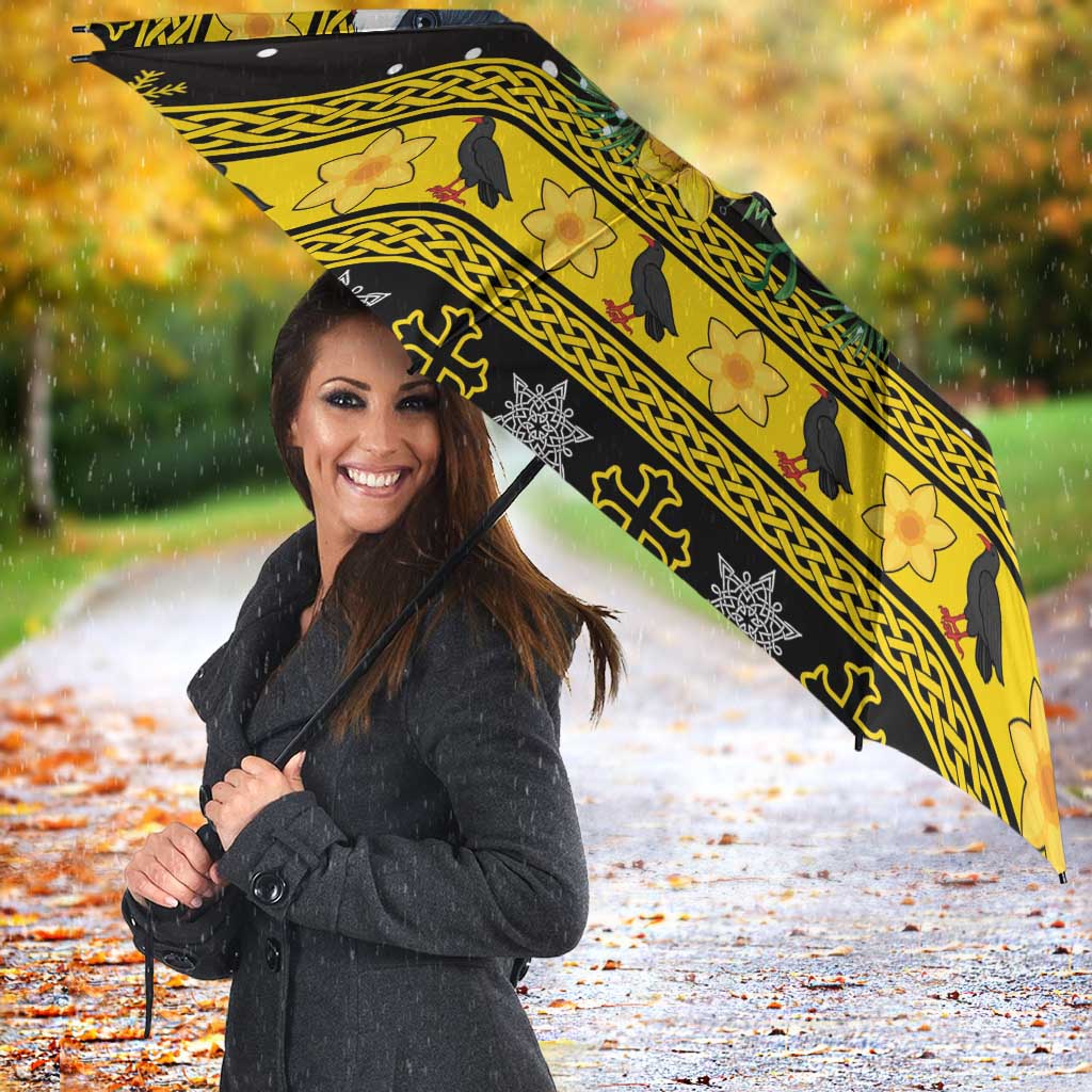 Flintshire Wales Christmas Umbrella Welsh Red-billed Chough with Daffodil - Wonder Print Shop