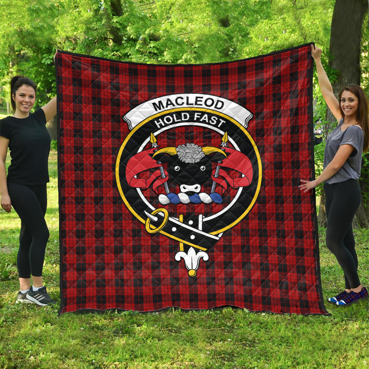 macleod-black-and-red-clan-crest-tartan-quilt-tartan-plaid-quilt-with-family-crest