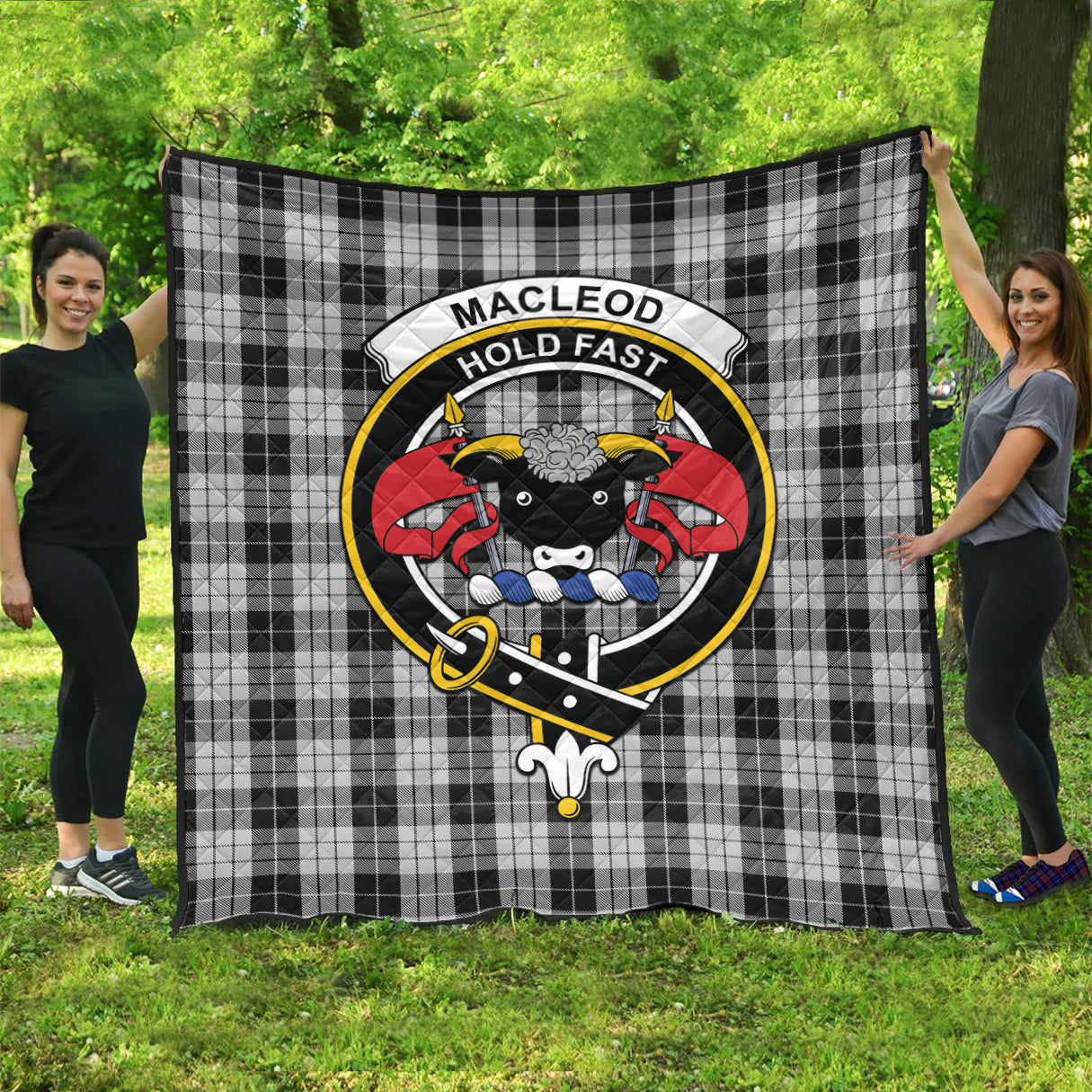 macleod-black-and-white-clan-crest-tartan-quilt-tartan-plaid-quilt-with-family-crest