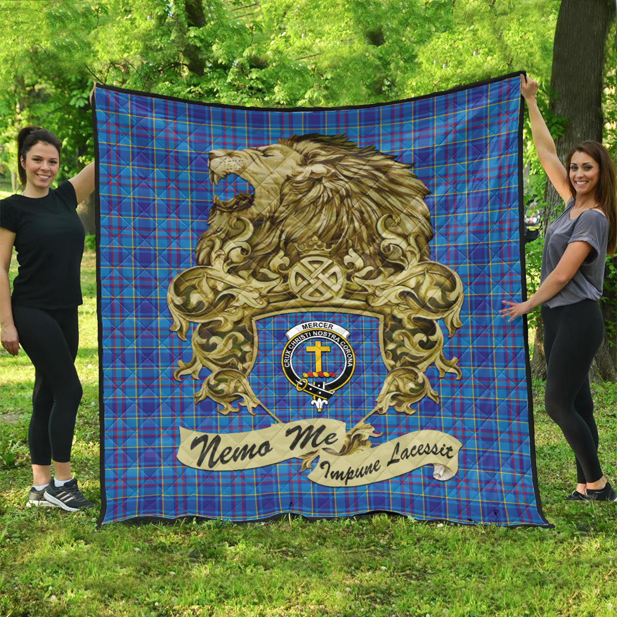 mercer-modern-tartan-quilt-with-motto-nemo-me-impune-lacessit-with-vintage-lion-family-crest-tartan-quilt-pattern-scottish-tartan-plaid-quilt-vintage-style