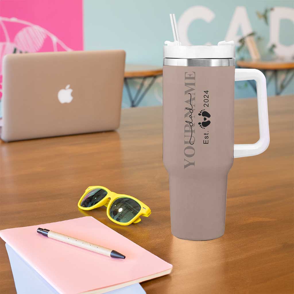 Personalized New Dad Tumbler With Handle Est 2024 Pregnancy Reveal First Time Dad Gift - Wonder Print Shop