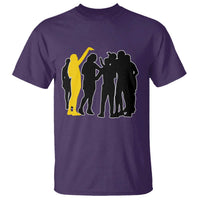 Viral Basketball Pointing Huddle T Shirt Funny Women Sports Culture Meme Yellow Silhouette Graphic