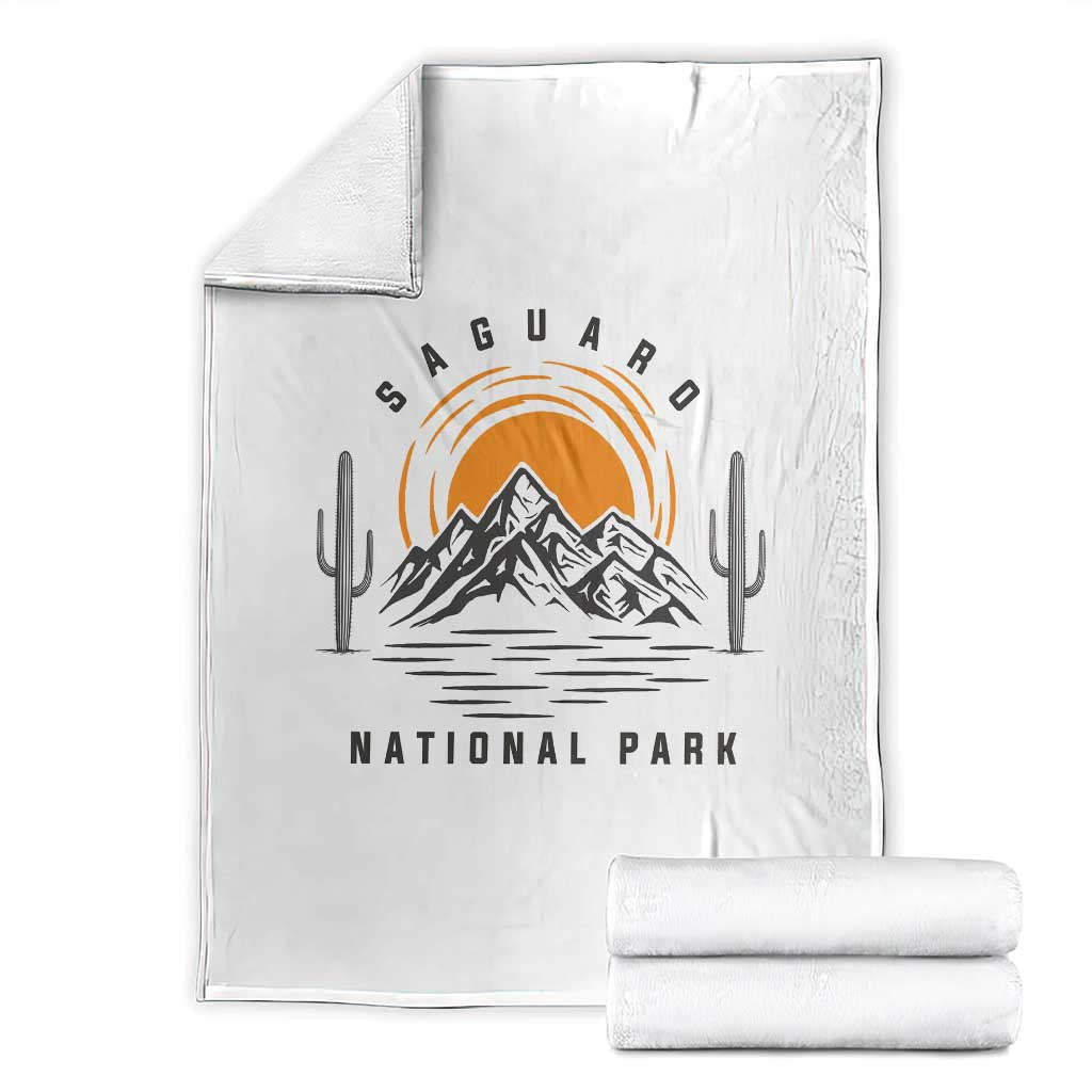 Retro Saguaro National Park Sunset Graphic Throw Blanket Vintage Arizona Desert Mountain Badge Souvenir