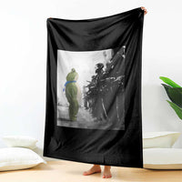 Frog Resist Throw Blanket Free Portland Oregon Freedom Fighters - Wonder Print Shop