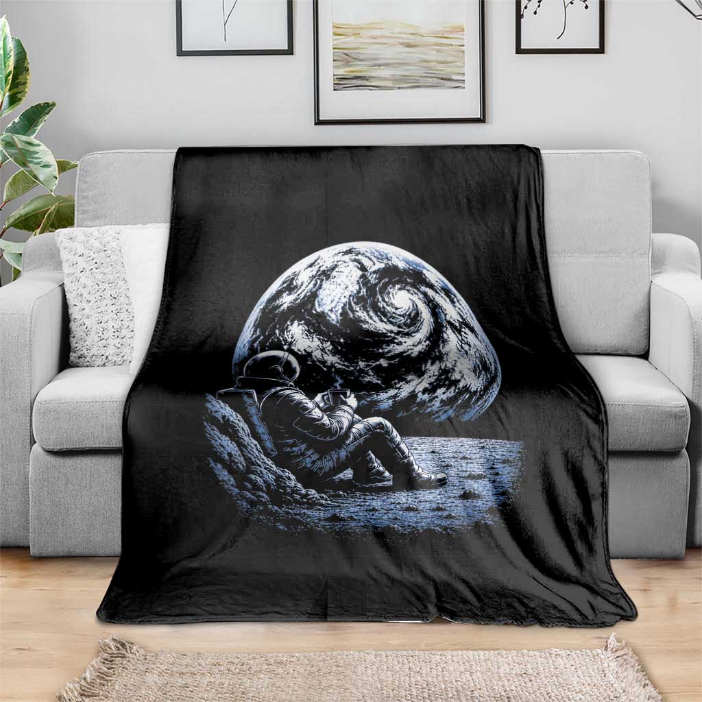 Astronaut Drinking Coffee On The Moon Graphic Throw Blanket Vintage Sci Fi Earth Horizon Space Explorer