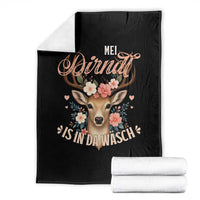 Funny Oktoberfest Deer Throw Blanket Mei Dirndl Is In Da Wasch German Bavarian Costume - Wonder Print Shop