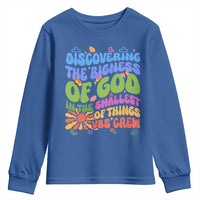 VBS 2025 Youth Sweatshirt Discovering The Bigness Of God In The Smallest Of Things Retro Groovy