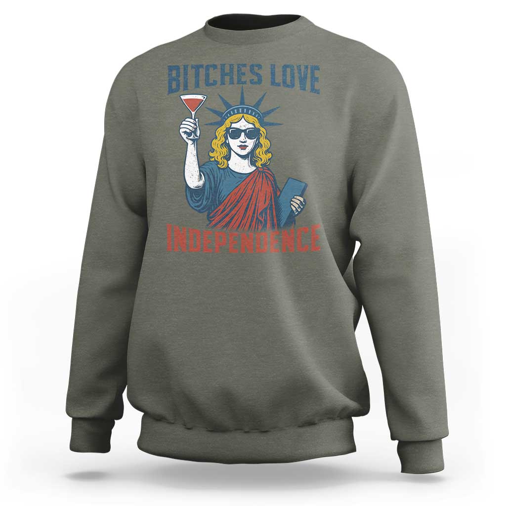 Funny 4th of July Statue of Liberty Cocktail Sweatshirt Retro Bitches Love Independence