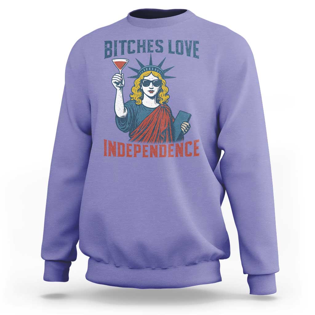 Funny 4th of July Statue of Liberty Cocktail Sweatshirt Retro Bitches Love Independence