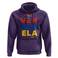 Venezuela Pride Flying Scarlet Macaw Hoodie Ara Macao Guacamaya Venezuelan Pride Tropical Bird