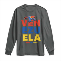 Venezuela Pride Flying Scarlet Macaw Long Sleeve Shirt Ara Macao Guacamaya Venezuelan Pride Tropical Bird