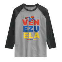 Venezuela Pride Flying Scarlet Macaw Raglan Shirt Ara Macao Guacamaya Venezuelan Pride Tropical Bird