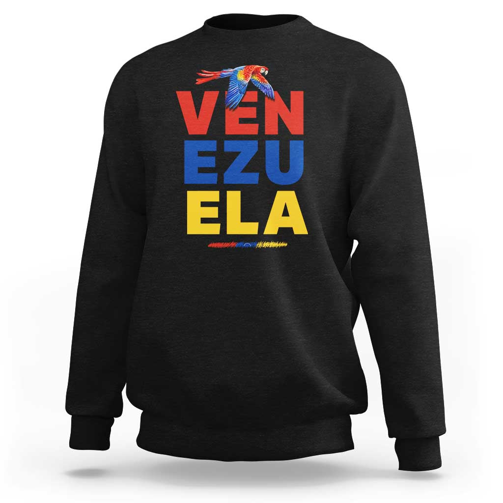 Venezuela Pride Flying Scarlet Macaw Sweatshirt Ara Macao Guacamaya Venezuelan Pride Tropical Bird