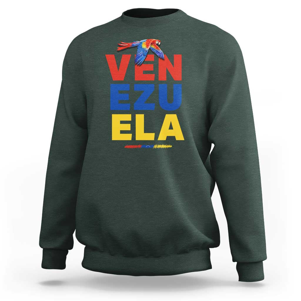 Venezuela Pride Flying Scarlet Macaw Sweatshirt Ara Macao Guacamaya Venezuelan Pride Tropical Bird