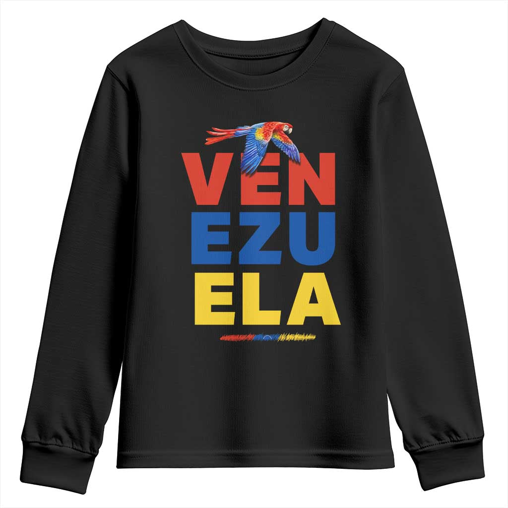 Venezuela Pride Flying Scarlet Macaw Youth Sweatshirt Ara Macao Guacamaya Venezuelan Pride Tropical Bird
