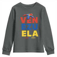 Venezuela Pride Flying Scarlet Macaw Youth Sweatshirt Ara Macao Guacamaya Venezuelan Pride Tropical Bird