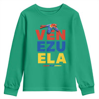 Venezuela Pride Flying Scarlet Macaw Youth Sweatshirt Ara Macao Guacamaya Venezuelan Pride Tropical Bird