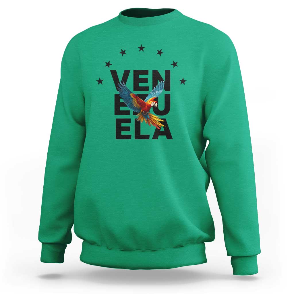 Venezuela Pride Flying Macaw Sweatshirt Ara Macao Guacamaya Venezuelan Pride Tropical Bird