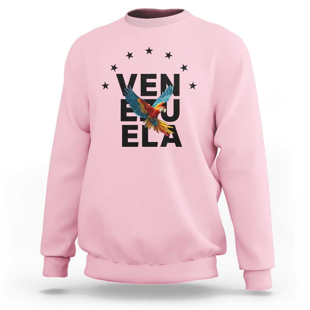 Venezuela Pride Flying Macaw Sweatshirt Ara Macao Guacamaya Venezuelan Pride Tropical Bird