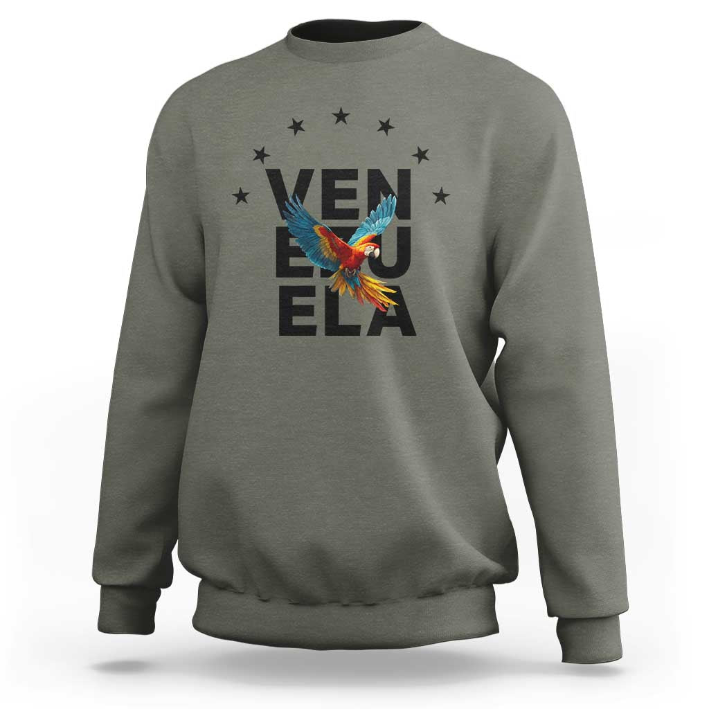 Venezuela Pride Flying Macaw Sweatshirt Ara Macao Guacamaya Venezuelan Pride Tropical Bird