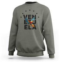 Venezuela Pride Flying Macaw Sweatshirt Ara Macao Guacamaya Venezuelan Pride Tropical Bird
