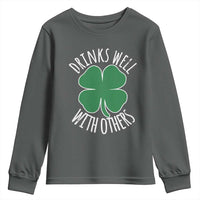 Funny St Patricks Day Drinking Youth Sweatshirt Drinks Well With Others Drunk Beer Lucky Shamrock