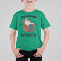 Funny Napping Dad Sleepy Grandpas and Fathers T Shirt For Kid Proud Member Of The Just Resting My Eyes Club Armchair Cartoon Graphic