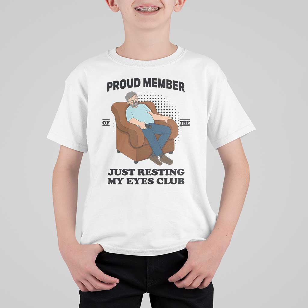 Funny Napping Dad Sleepy Grandpas and Fathers T Shirt For Kid Proud Member Of The Just Resting My Eyes Club Armchair Cartoon Graphic