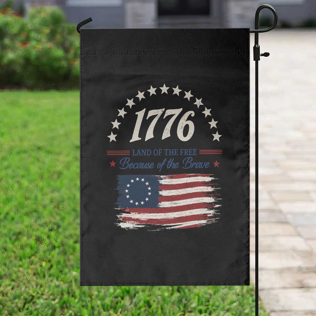 1776 Land of the Free Distressed Arch Graphic Garden Flag Vintage Betsy Ross American Flag Stars Retro Patriotic