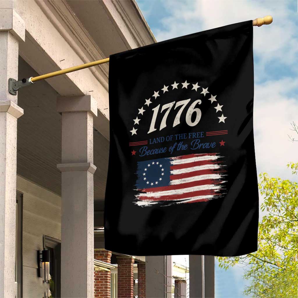 1776 Land of the Free Distressed Arch Graphic Garden Flag Vintage Betsy Ross American Flag Stars Retro Patriotic
