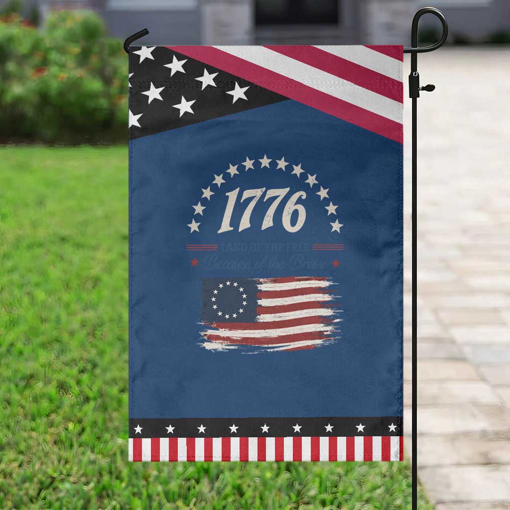 1776 Land of the Free Distressed Arch Graphic Patriotic Garden Flag Vintage Betsy Ross American Flag Stars Retro