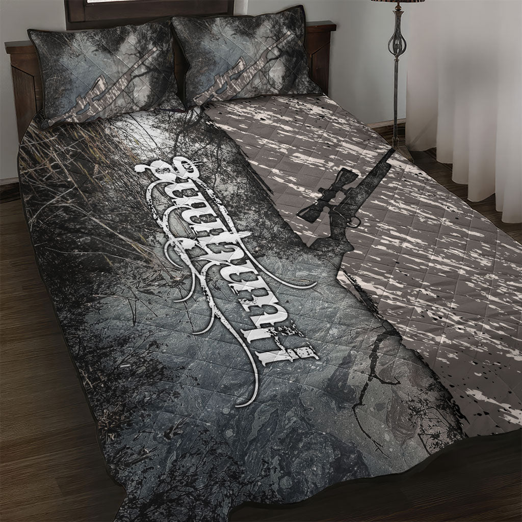 Hunting Rifle Quilt Bed Set Grunge Wilderness Marsh Scene with Rustic Outdoor