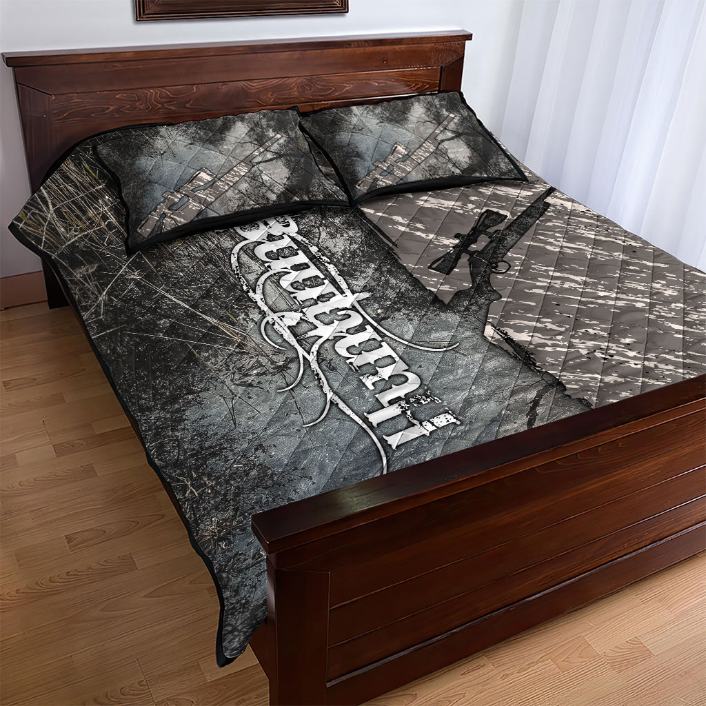 Hunting Rifle Quilt Bed Set Grunge Wilderness Marsh Scene with Rustic Outdoor