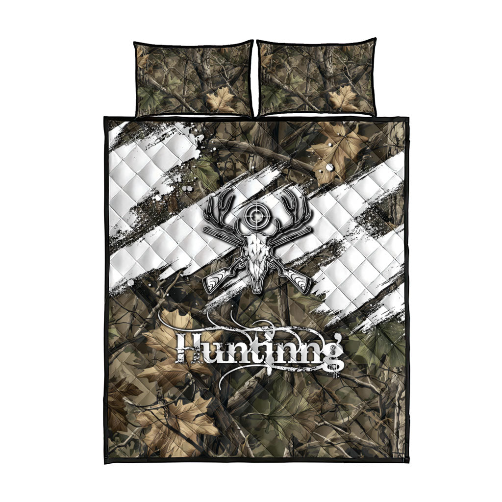 Deer Skull Hunting Quilt Bed Set Camo Forest Grunge Buck Skull Crossed Rifles Target