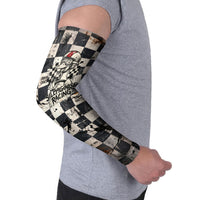 Silly Goose Racing Motorsport Arm Sleeves Vintage Distressed Checkered Flag - Cartoon Race Car
