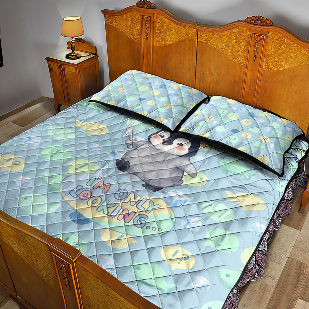Sneaky Flipper Cute Penguin Holding Knife Quilt Bed Set Funny Chibi Penguin Graphic With Ice And Fish Pattern
