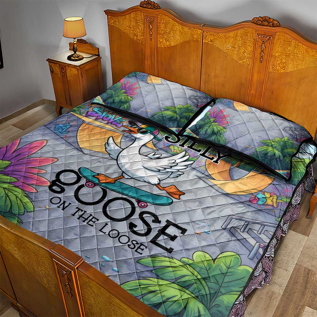 Funny Silly Goose on The Loose Quilt Bed Set with Skateboard and Palm Trees
