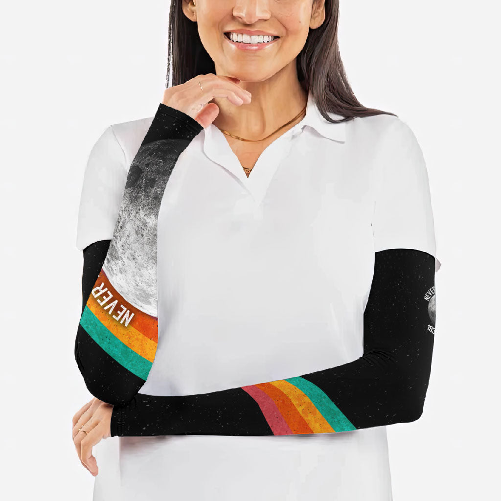 Never Forget Pluto 1930-2006 Arm Sleeves Vintage Retro Rainbow Planet Outer Space Astronomy Graphic Art