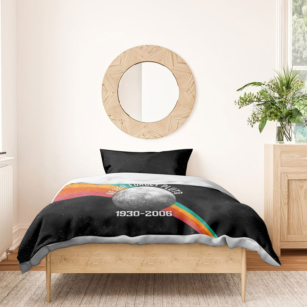 Never Forget Pluto 1930-2006 Bedding Set Vintage Retro Rainbow Planet Outer Space Astronomy Graphic Art