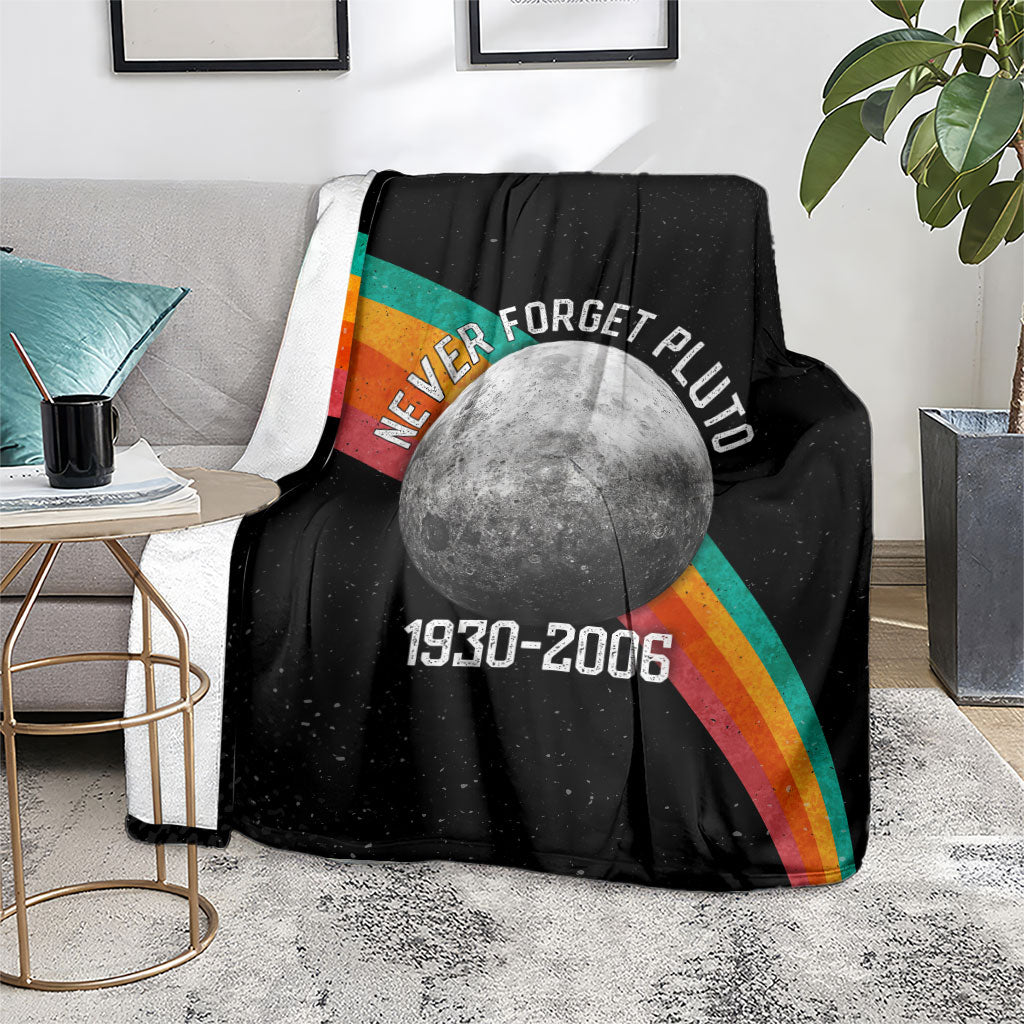 Never Forget Pluto 1930-2006 Blanket Vintage Retro Rainbow Planet Outer Space Astronomy Graphic Art