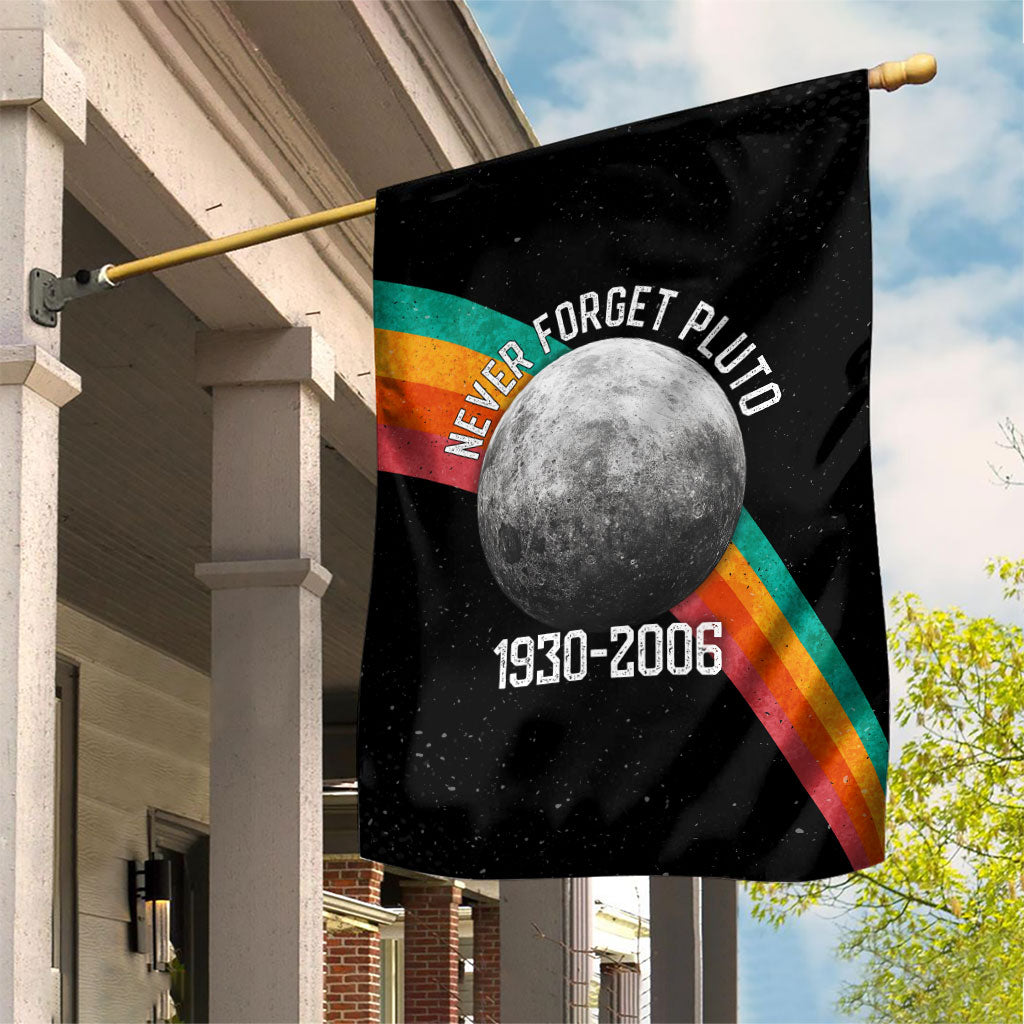 Never Forget Pluto 1930-2006 Garden Flag Vintage Retro Rainbow Planet Outer Space Astronomy Graphic Art