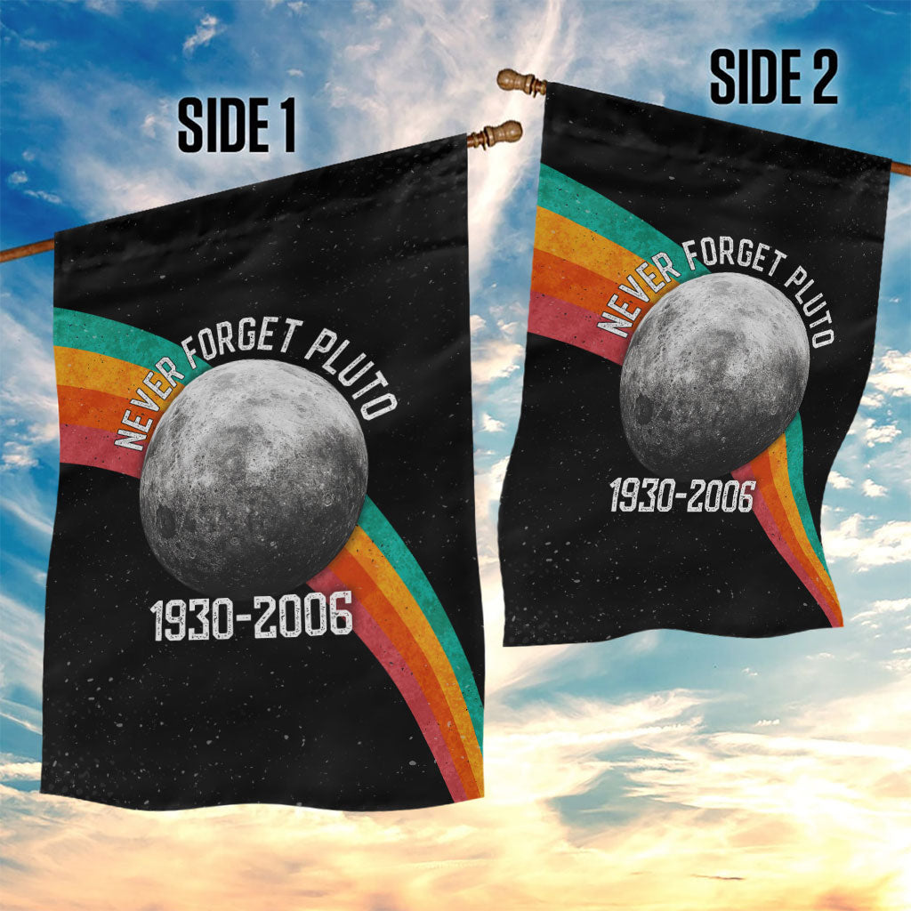 Never Forget Pluto 1930-2006 Garden Flag Vintage Retro Rainbow Planet Outer Space Astronomy Graphic Art