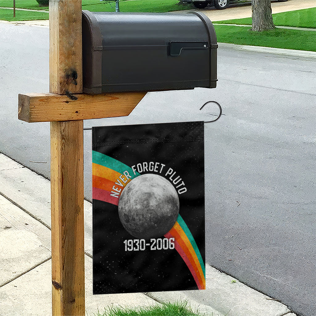 Never Forget Pluto 1930-2006 Garden Flag Vintage Retro Rainbow Planet Outer Space Astronomy Graphic Art