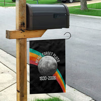 Never Forget Pluto 1930-2006 Garden Flag Vintage Retro Rainbow Planet Outer Space Astronomy Graphic Art