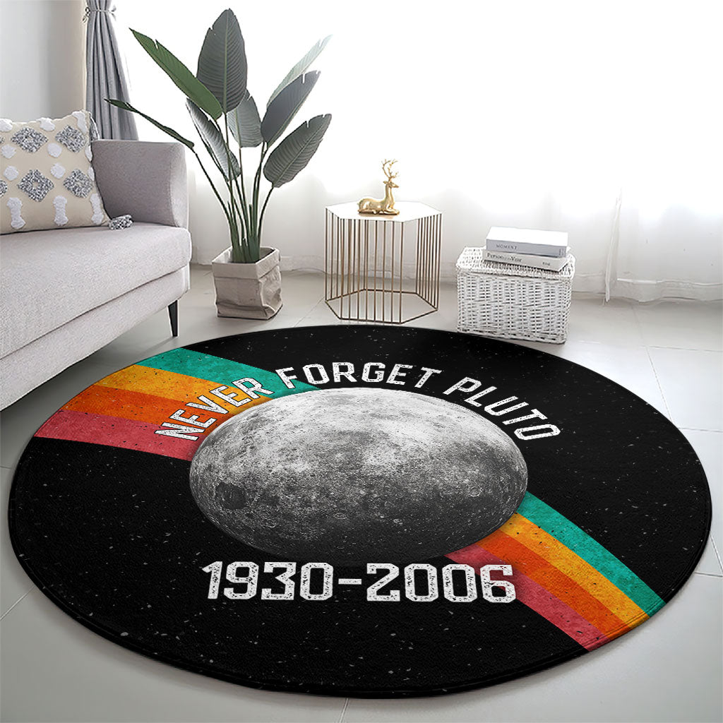 Never Forget Pluto 1930-2006 Round Carpet Vintage Retro Rainbow Planet Outer Space Astronomy Graphic Art